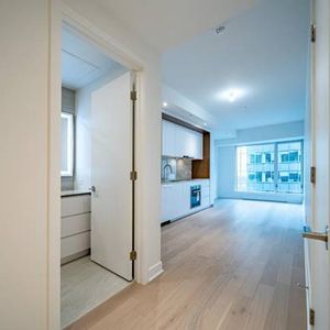 Modern Studio in DT Luxury Solstice Condo – Prime Location! - Photo 2