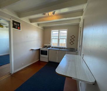 2 bedroom house (optional to rent a 2 bedroom sleepout) - Photo 5