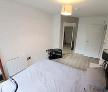 3 bedroom flat to rent - Photo 3