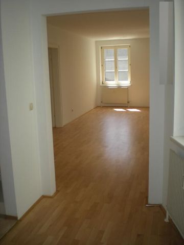 ** Ruhige 2-Zimmer Wohnung am Hauptplatz 15-16 , Top 18 ** - Photo 2