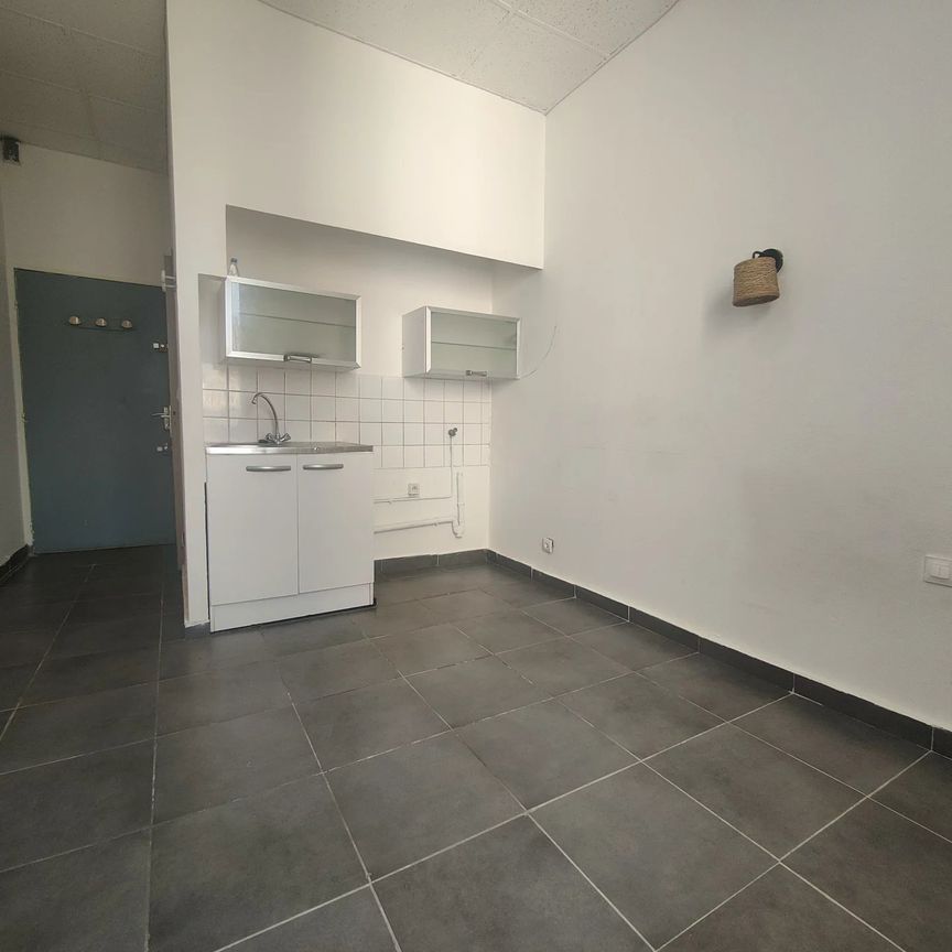 Location Appartement 1 pièce 15m² MARSEILLE 6ème - Photo 1