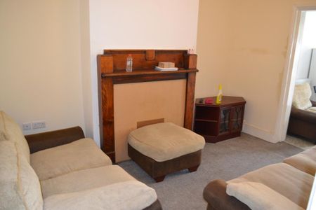 4 bedroom terraced house to rent - Photo 3