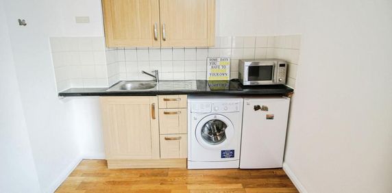 Studio to rent - Photo 2