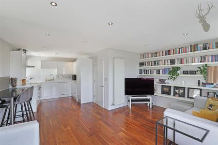 2 bedroom penthouse to rent - Photo 4