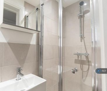 1 bedroom in a house share to rent - Photo 6