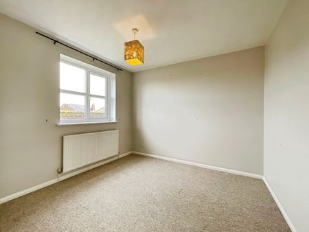 3 bedroom Semi-Detached House to let - Photo 5