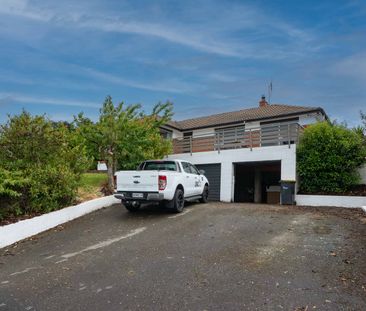 Sunny 3 Bedroom Home - Photo 1