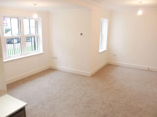 Southend Road, Hockley, SS5 - Photo 1