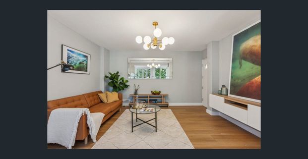 Beautifully Renovated 2-Bedroom Apartment in Boutique Block - Photo 1