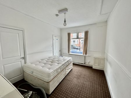 ******** AVAILABLE NOW**** MORE PROPERTIES REQUIRED IN THIS AREA TENANTS WAITING*****ENTRANCE HALLWAY*** DINING KITCHEN ***** RECEPTION ROOM **** ON STREET PARKING **** - Photo 3