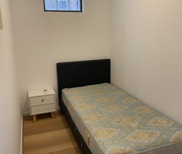 Stylish 2-Bedroom Apartment in the Heart of Melbourne - Photo 2