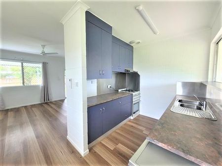 Refurbished 3-Bed Home with Spacious Yard - Photo 4