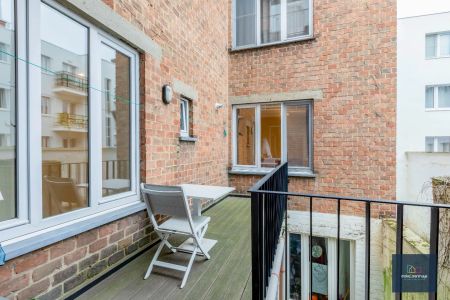 Mooi en centraal gelegen 2 slaapkamerappartement met terras en staanplaats - Foto 3