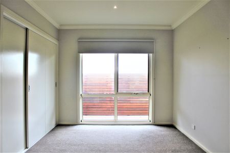 Modern Comfort Meets Effortless Living - Photo 2