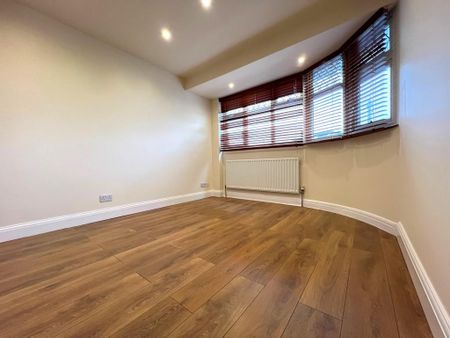 4 bedroom semi-detached house to rent - Photo 2