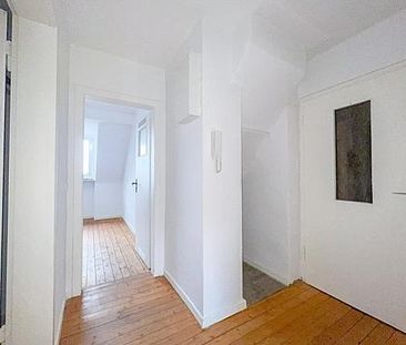 Schöne ca. 57m² 2-Zimmer-Dachgeschoss-Wohnung mit Blick über die Ha... - Photo 5