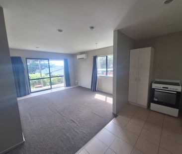 Two weeks rent free - Three Bedroom Home - Photo 4