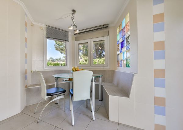 FOR RENT VILLA MORAIRA with 4 bedrooms for LONG TERM NEAR THE BEACH AND THE CITY