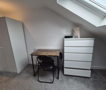 1 bedroom in a house share to rent - Photo 4