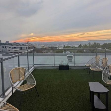 Libre, Lévis centre-ville, Grand Penthouse 3 1/2 + - Photo 3