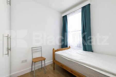 A well-presented three-bedroom furnished home situated on the popular Newton Road, NW2 - Photo 3