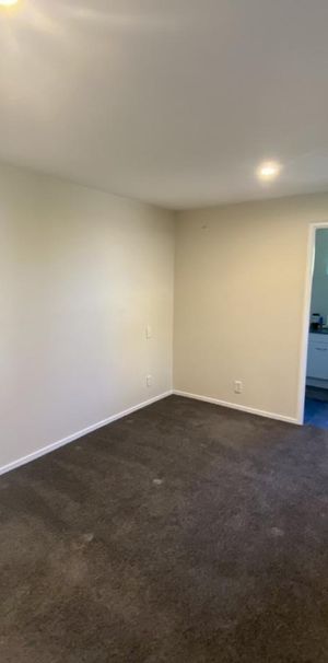 Modern One-Bedroom Flat in Stoke - Photo 1