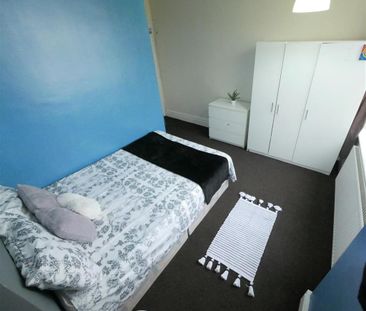 11 bedroom house share to rent - Photo 3