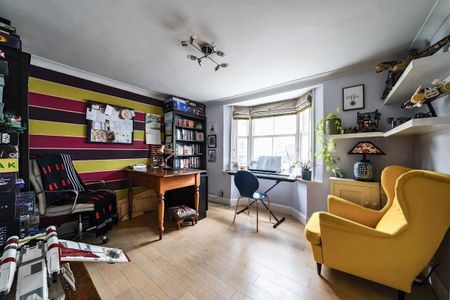 4 bedroom semi-detached house to rent - Photo 2