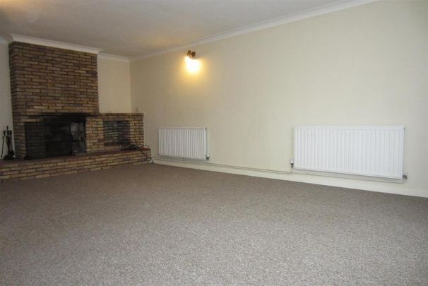 3 bedroom detached bungalow to rent - Photo 1