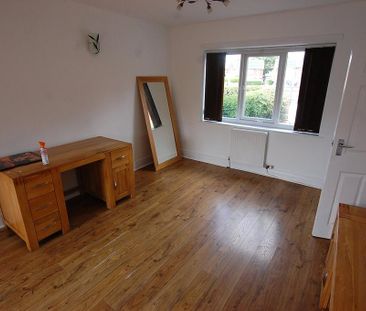 4 bedroom semi-detached house to rent - Photo 2