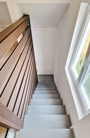 Priveliste Spre Rezervatia Naturala Dealul Lempes - Fotografie 5