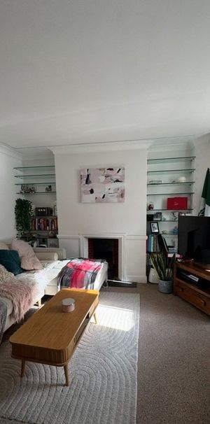 Room in a Shared Flat, Queenstown Road, SW8 - Photo 1