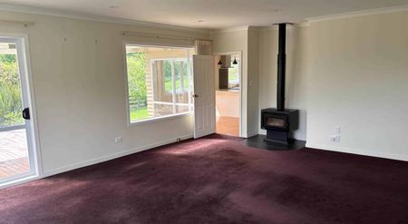 Beautiful Country Home With Plenty of Space - Photo 3