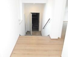 Antonstr. 20, Wohnung 3 ~~~ Küche von Vormieter gegen Entgelt möglich, Balkon, Tageslichtbad mit Wanne und Dusche, Abstellraum, Keller - Foto 3