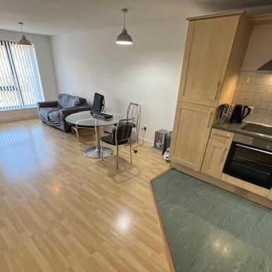 2 bedroom flat to rent - Photo 1