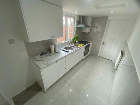 3 bedroom terraced house to rent - Photo 3