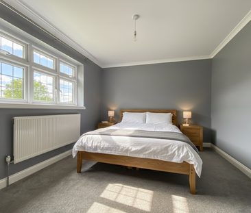 4 bedroom end of terrace house to rent - Photo 2