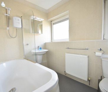 3 bedroom flat to rent - Photo 6