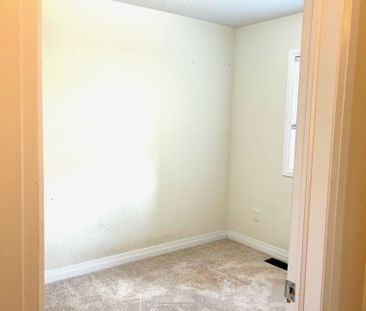 For Lease - 8 Bedford Estates Crescent, Barrie, Ontario - Photo 3