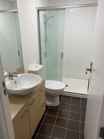 2 Bedroom, Fully Furnished in the Heart of the CBD - Photo 4