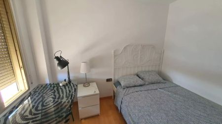 Room in a shared 6-bedroom apartment for rent in La Maternitat i Sant Ramon, spaces available for tenants aged appropriately. - Foto 4