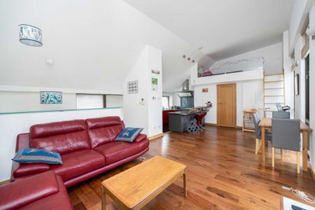 Price £2,350 pcm - Available 21/07/2025 - Part Furnished - Photo 5