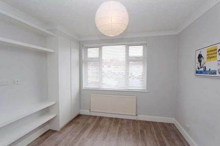 4 bedroom terraced house to rent - Photo 3