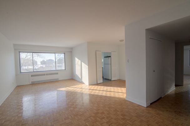 3555 Cote-des-Neiges Road - Photo 1