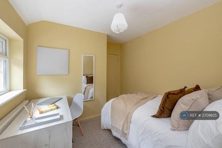 6 bedroom semi-detached house to rent - Photo 3