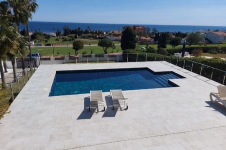 4 Bedroom Villa For Rent in La Duquesa, Málaga - Photo 3