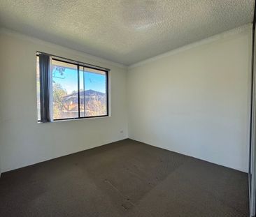 Neat Two Bedroom Apartment - Photo 3