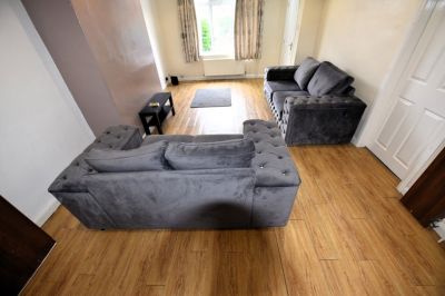 5 bedroom House in Langdale Gardens, Leeds - Photo 2