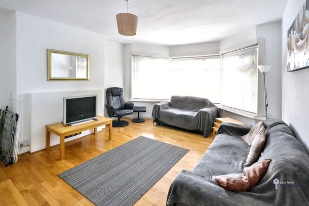 4 bedroom flat to rent - Photo 1