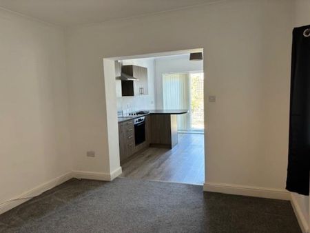 1 bedroom Flat To Let - Photo 2